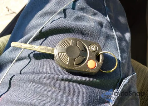 2012 Ford Focus Se z USA, uszkodzony, nr VIN 1FAHP3K22CL352889